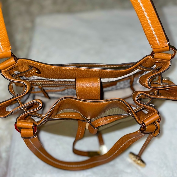 Michael Kors large, gold drawstring purse - Marina - Picture 3 of 9